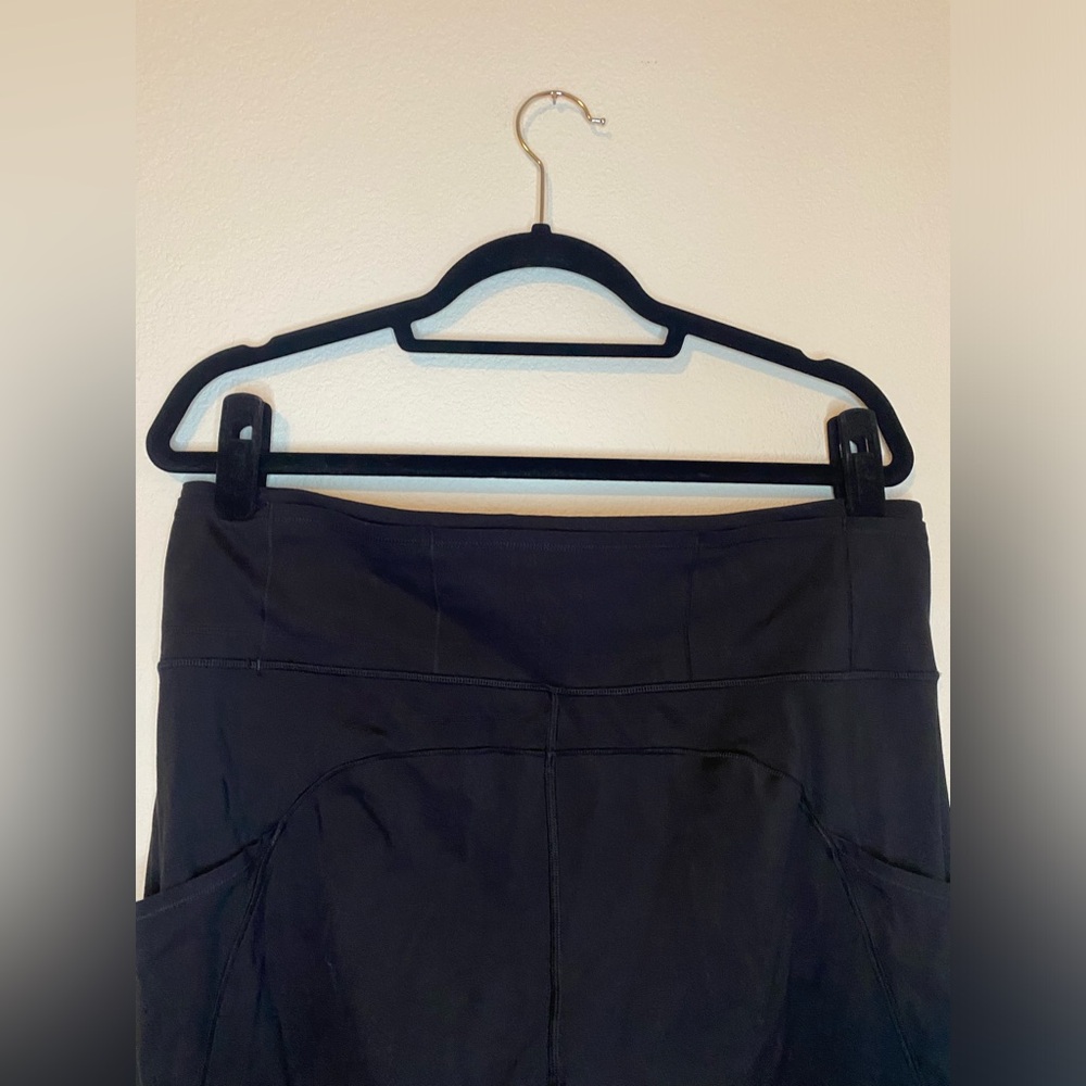 Lululemon black leggings size 18 - Picture 4 of 9